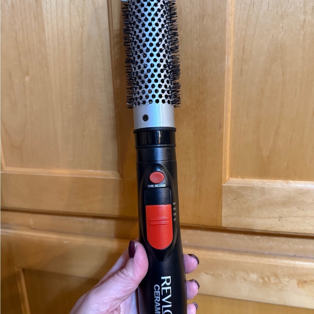 Revlon Ceramic Black and Silver Hair Styling Tool - Picture 4 of 8
